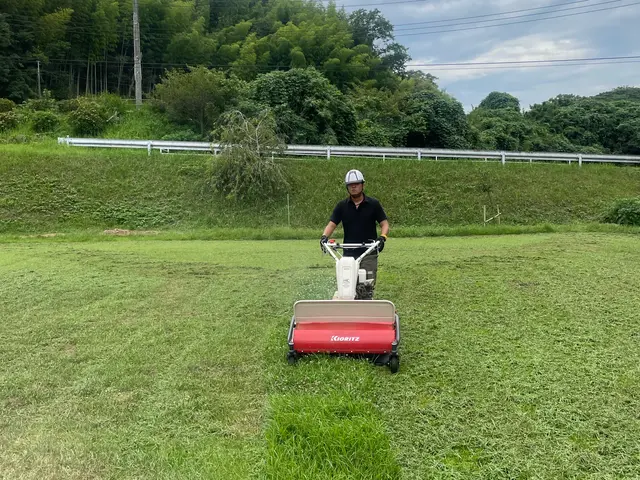 草刈り歴20年。小学生から草刈機使ってます。是非お任せください。サービスの画像