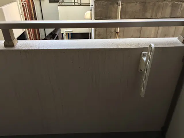 【受付中】ベランダ・バルコニーを高圧洗浄と手作業で綺麗に仕上げます！サービスの画像