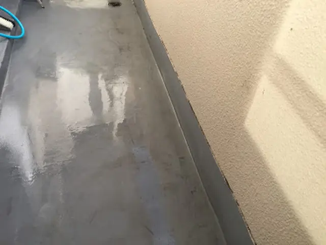 【受付中】ベランダ・バルコニーを高圧洗浄と手作業で綺麗に仕上げます！サービスの画像