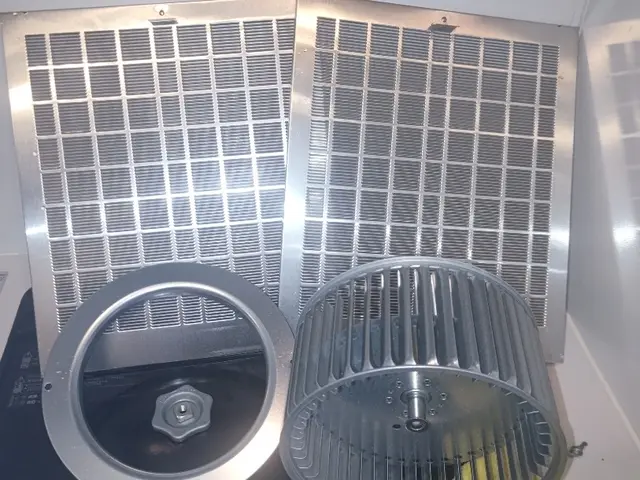 非喫煙者〇汚れ落としはプロにおまかせ◎エアコンク洗浄セット1000円割引サービスの画像