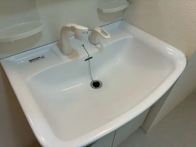 網戸、クロス、CF、フロアタイル、リペアなどの原状回復工事も自社でご対応可能ですサービスの画像