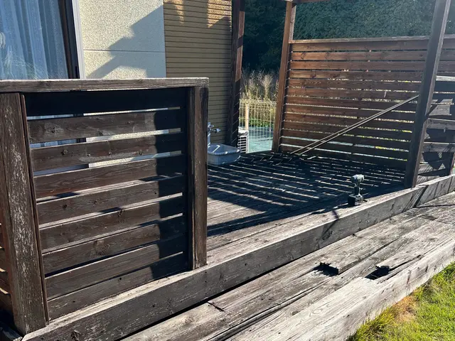 ウッドデッキ解体・撤去　夫婦で伺います。サービスの画像