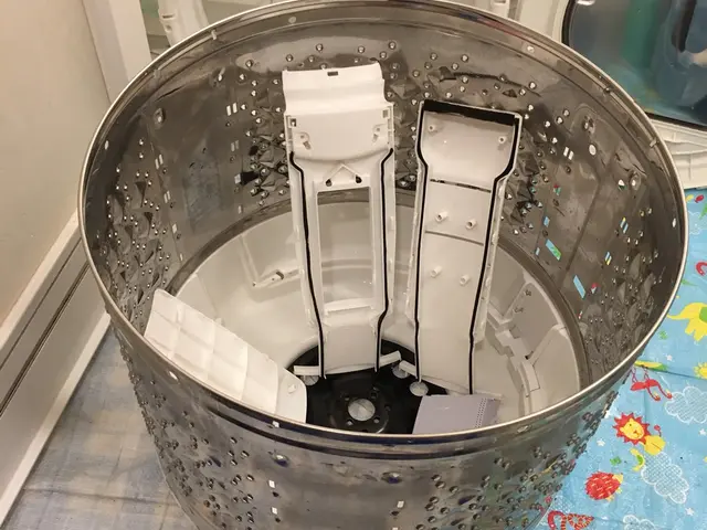 【写真の二人(夫婦)でお伺いします】日立も同料金(乾燥機能付きは除く)サービスの画像