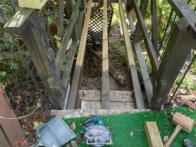 ギシギシ、グラグラ…それ、直せます♪気になるところだけ、ちょこっと補修。サービスの画像