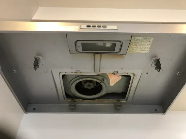 【分解洗浄】ベタベタ油汚れを解消！丁寧なレンジフードクリーニングサービスの画像