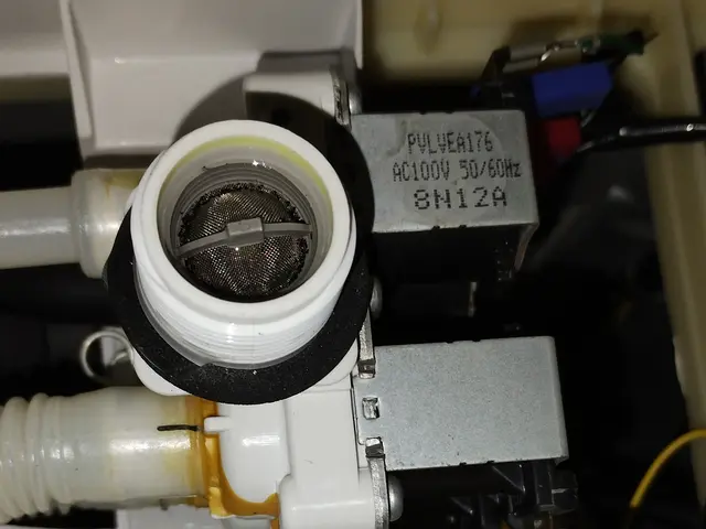 洗濯機の修理  給水、排水本体内部から水漏れなど、乾燥が弱い、内部に異物を落すサービスの画像