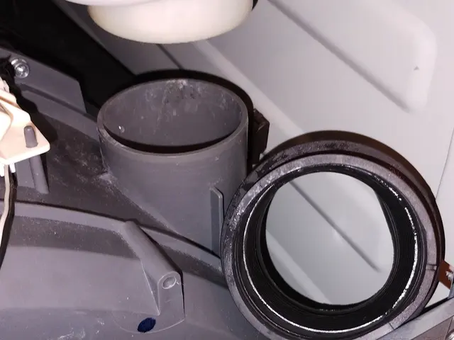 洗濯機の修理  給水、排水本体内部から水漏れなど、乾燥が弱い、内部に異物を落すサービスの画像