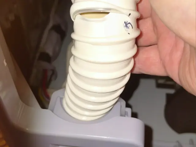 洗濯機の修理  給水、排水本体内部から水漏れなど、乾燥が弱い、内部に異物を落すサービスの画像