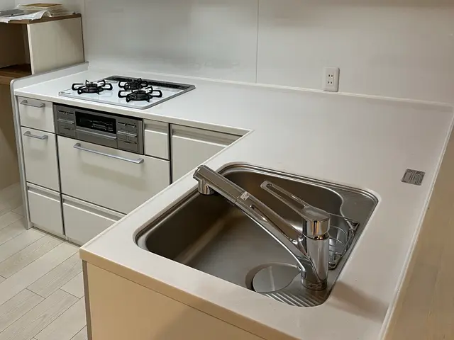 油汚れやコンロの焦付き、シンクの頑固な水垢を徹底的にキレイにします！サービスの画像