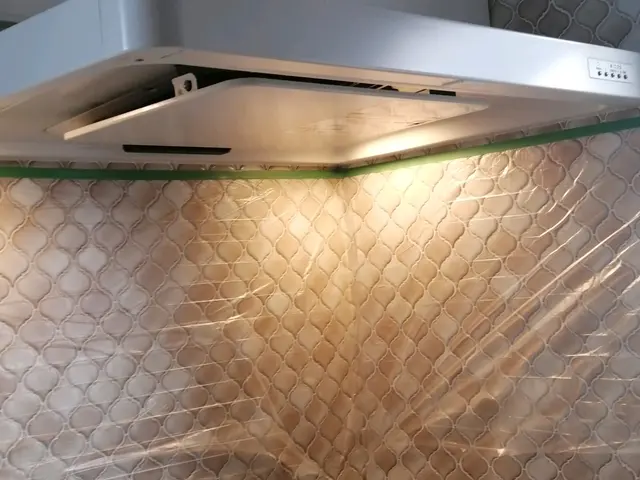 黒カビ退治☆エプロン内部洗浄・鏡のウロコ取りサービス☆油汚れも専用洗剤で徹底清掃サービスの画像