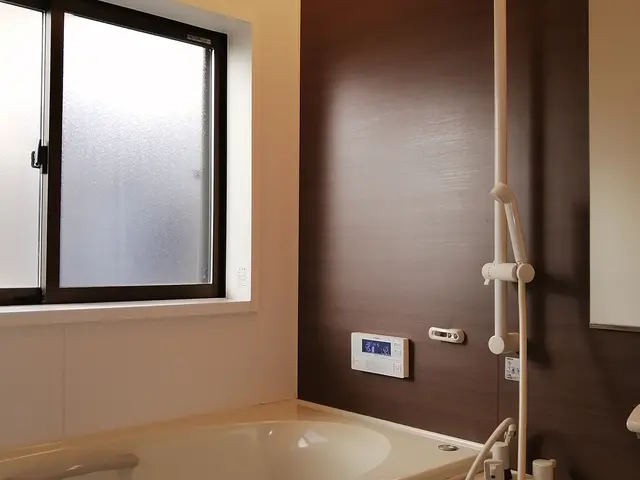 黒カビ退治☆エプロン内部洗浄・鏡のウロコ取りサービス☆油汚れも専用洗剤で徹底清掃サービスの画像