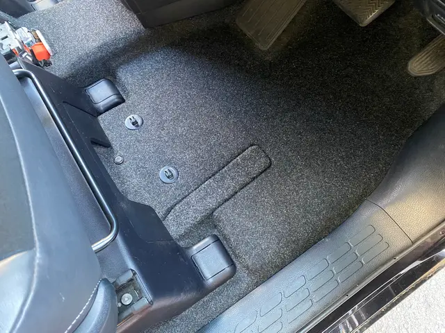 内装部品も外して行うルームクリーニング！他社と一味違います！サービスの画像