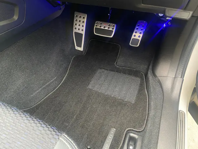 内装部品も外して行うルームクリーニング！他社と一味違います！サービスの画像