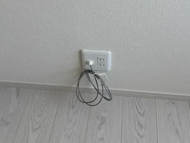 【藤沢市発】LAN配線承ります。1Fから2Fの屋内や屋外配線もご相談ください。サービスの画像