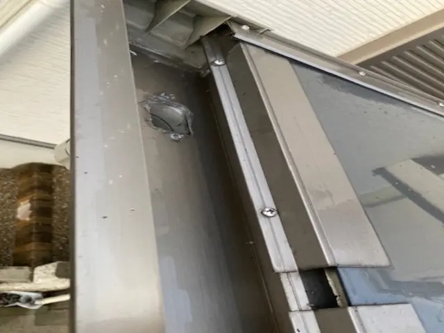 屋根や雨樋も綺麗にします！カーポートを綺麗に！サービスの画像