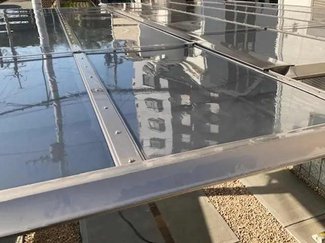 屋根や雨樋も綺麗にします！カーポートを綺麗に！サービスの画像