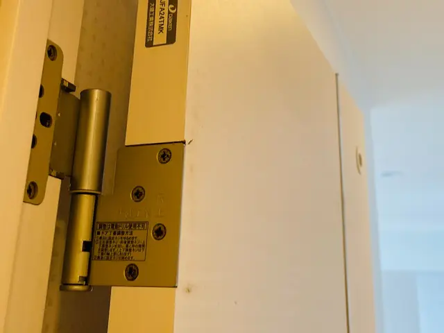 扉のガタガタ・きしみ・うごかない... そのドア、ちゃんと直せます。サービスの画像