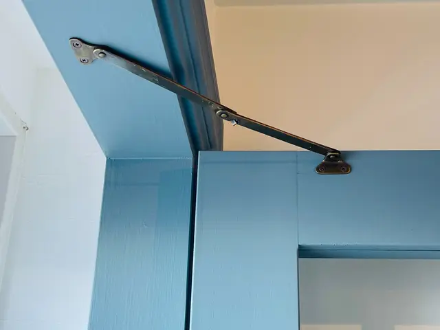 扉のガタガタ・きしみ・うごかない... そのドア、ちゃんと直せます。サービスの画像