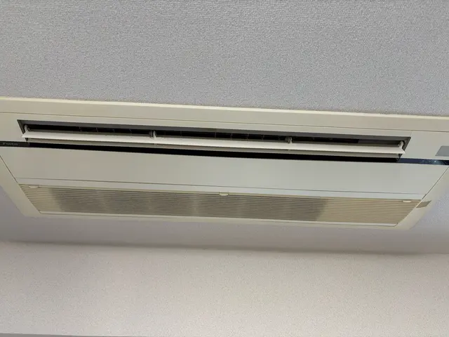 10月限定家庭用天井埋込一方向二台目→15,000！業務用エアコン、天カセ大歓迎サービスの画像