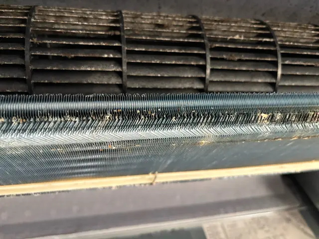 10月限定家庭用天井埋込一方向二台目→15,000！業務用エアコン、天カセ大歓迎サービスの画像