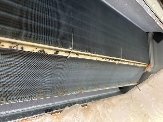 10月限定家庭用天井埋込一方向二台目→15,000！業務用エアコン、天カセ大歓迎サービスの画像