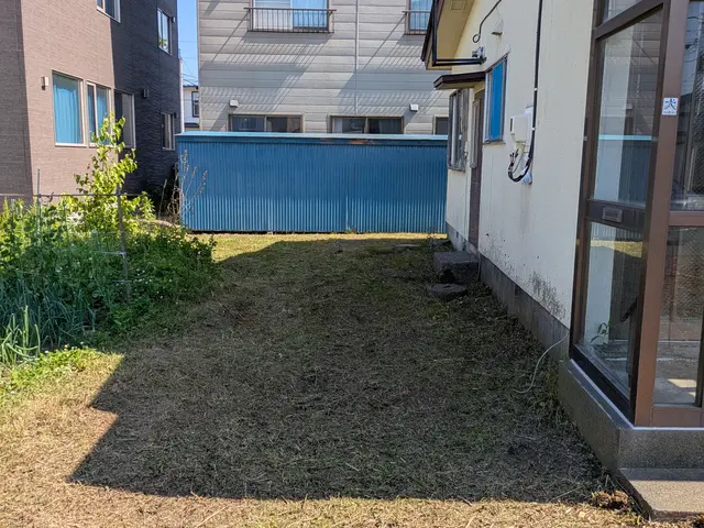 刈りっぱなしＯＫ！草回収も可能です！遠隔地からでもカード決済で非対面で作業可能！サービスの画像