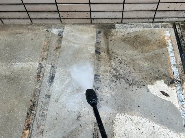 駐車場高圧洗浄。安くて丁寧。サービスの画像