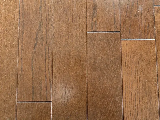 《キズ、凹み直します》フローリングだけでなく、枠、扉などの傷もご相談下さい！！サービスの画像