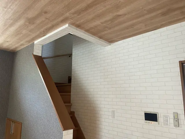 季節が変わる。空間が整う。壁から始まる、秋の美意識、ほんのり、あたたかくサービスの画像