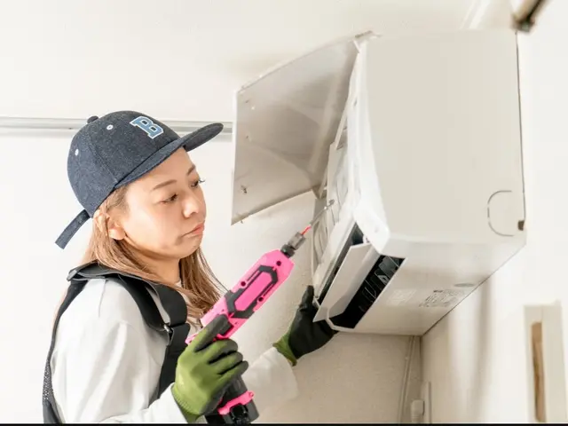 【真心込めて徹底洗浄】花粉の季節。エアコン内部の汚れ、気になりませんか？サービスの画像