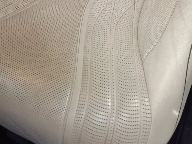 口コミ多数！車内クリーニングで汚れと臭いをスッキリ！京阪神を幅広く出張対応。サービスの画像