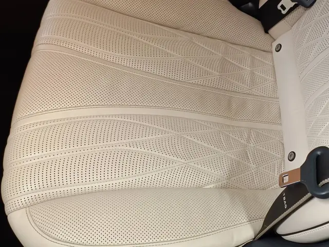 口コミ多数！車内クリーニングで汚れと臭いをスッキリ！京阪神を幅広く出張対応。サービスの画像