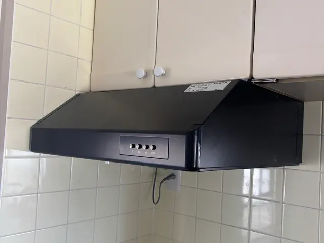 フラットタイプのレンジフード交換サービスの画像