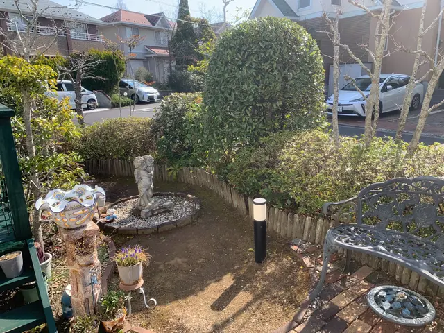 植物を愛する植木屋が見極める草刈り！必要な植物はしっかり残します。サービスの画像