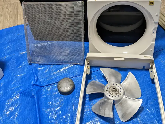 レンジ（プロペラタイプ）の油汚れ…できれば見たくないっ！そんな時はプロにお任せ！サービスの画像