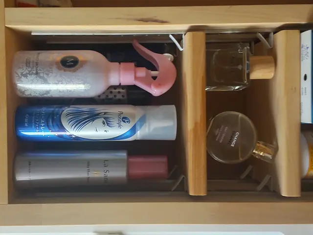 既存の棚を可動棚に変更したり、空いたスペースに可動棚を設置します。サービスの画像