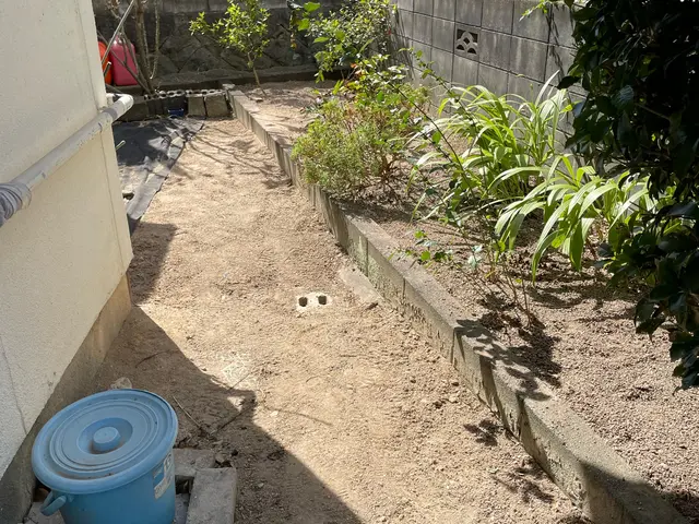 【自宅・施設】草むしり（手作業）　手作業だからできる、丁寧な草むしりサービスの画像