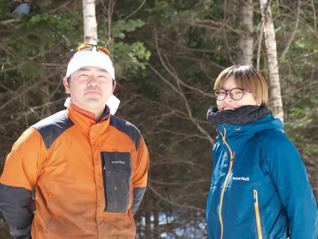 車庫の雪／屋根の雪庇、雪下ろし／除雪機での雪はねお任せ下さい！サービスの画像