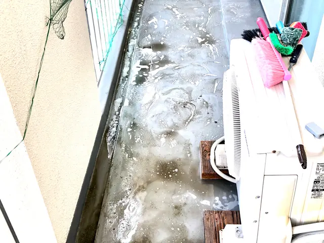 【業歴24年の実績】迷った時は当店におまかせください！外窓外網戸含む《高圧洗浄》サービスの画像