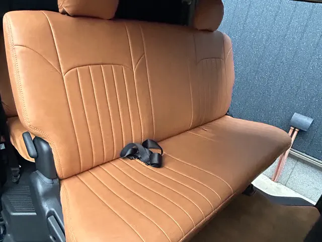 シートカバー取り付けいたします。車種や製品により価格は変動致しますサービスの画像