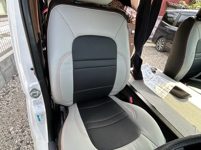 シートカバー取り付けいたします。車種や製品により価格は変動致しますサービスの画像