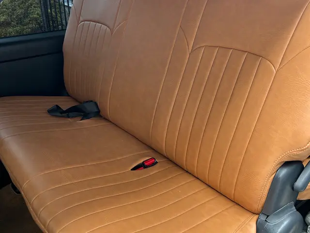 シートカバー取り付けいたします。車種や製品により価格は変動致しますサービスの画像