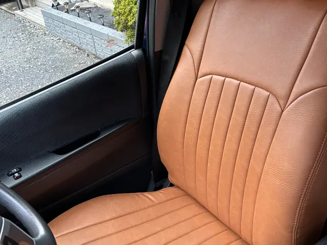 シートカバー取り付けいたします。車種や製品により価格は変動致しますサービスの画像