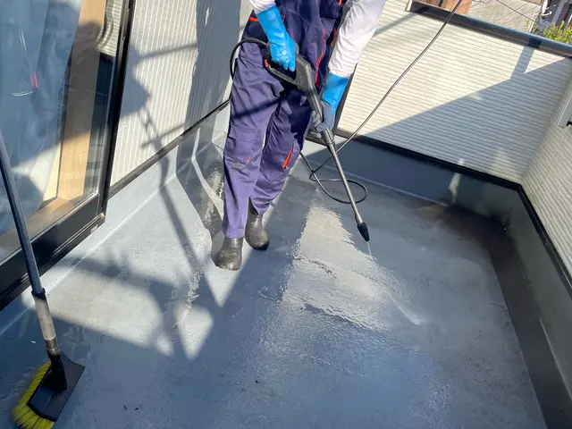 【外壁洗浄専門店】バルコニー付帯部の隅々までキレイに！他メニュー同時予約で5%割サービスの画像