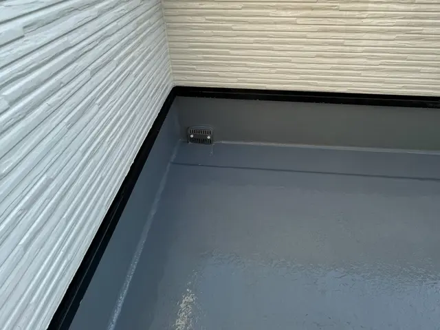 【外壁洗浄専門店】バルコニー付帯部の隅々までキレイに！他メニュー同時予約で5%割サービスの画像