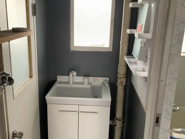 洗面台交換、条件により色々提案致します。ご相談ください！カード決済OKサービスの画像