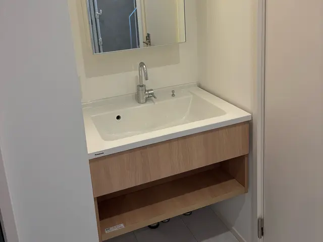 洗面台交換、条件により色々提案致します。ご相談ください！カード決済OKサービスの画像