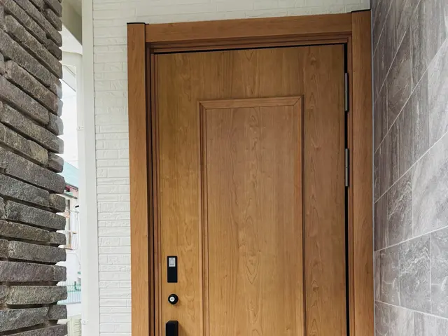 ミリ単位でこだわる精密職人が、おうちの顔をしっかり整えます。サービスの画像