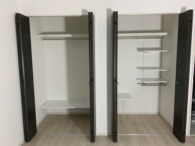 あなたの想いをカタチに！可動棚＆アンティーク棚取付安心サポートサービスの画像