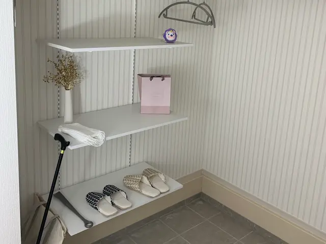 あなたの想いをカタチに！可動棚＆アンティーク棚取付安心サポートサービスの画像